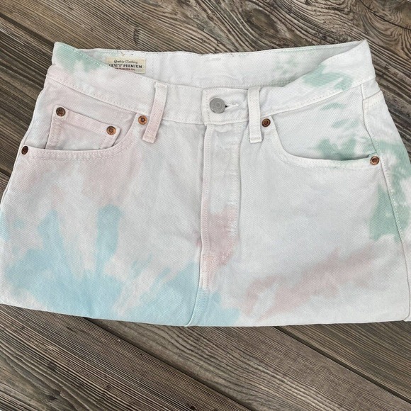 Levis Women's Deconstructed Skirt Hi-Rise Tie Dye Cut Off Hem Size 27‎ - Picture 1 of 8